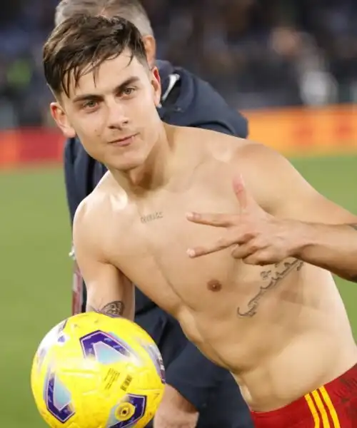 Dybala si porta a casa il pallone: le foto