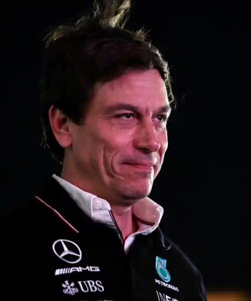 F1, Toto Wolff torna sull’accordo Lewis Hamilton-Ferrari e svela un retroscena