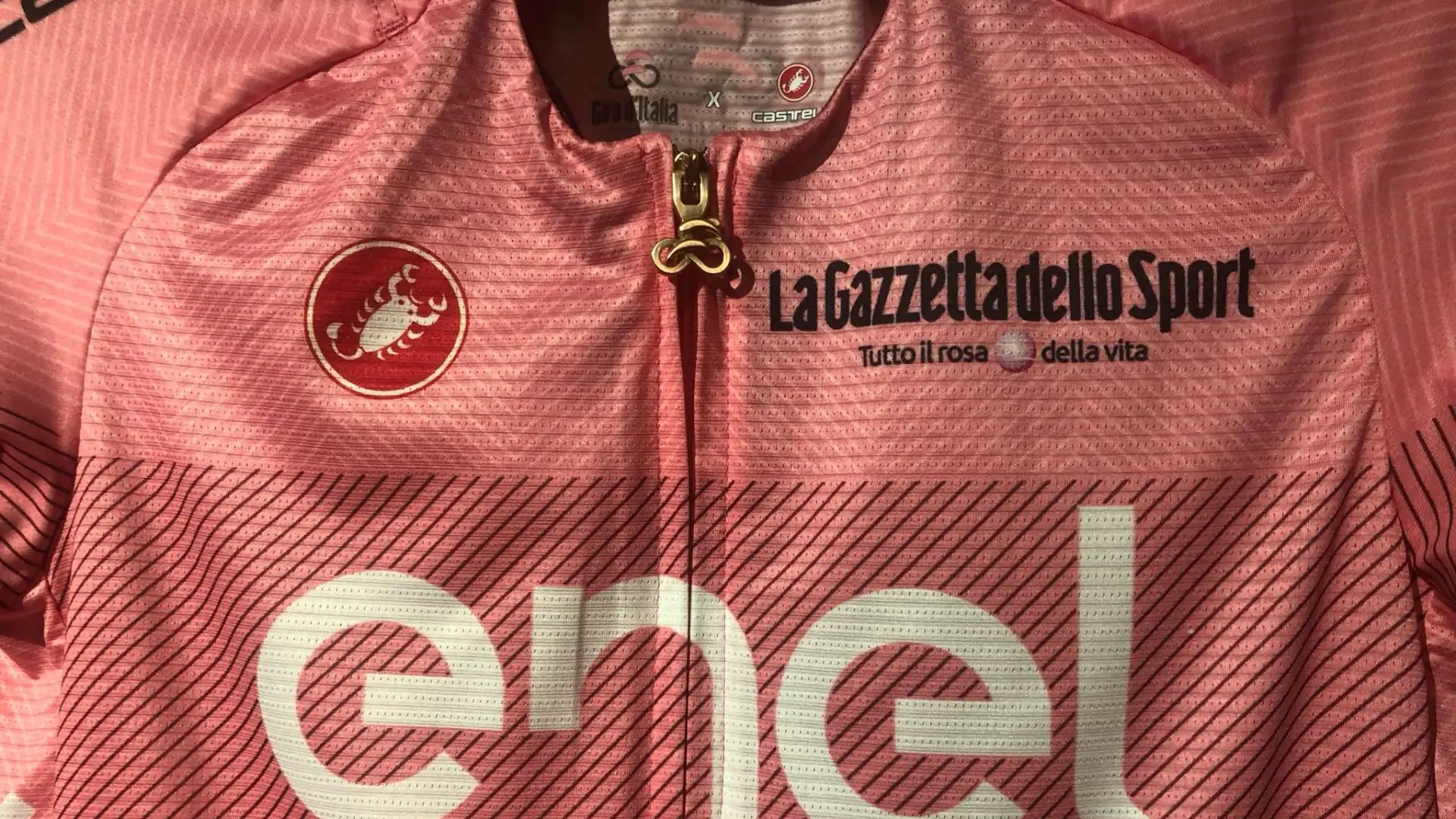 La nazione con più Maglie Rosa è l’Italia, a quota 1009: l’ultimo italiano in Rosa è stato Alessandro de Marchi, nella 4^ e 5^ tappa del 2021. L’Italia è seguita dal Belgio a 164 e la Spagna a 140.