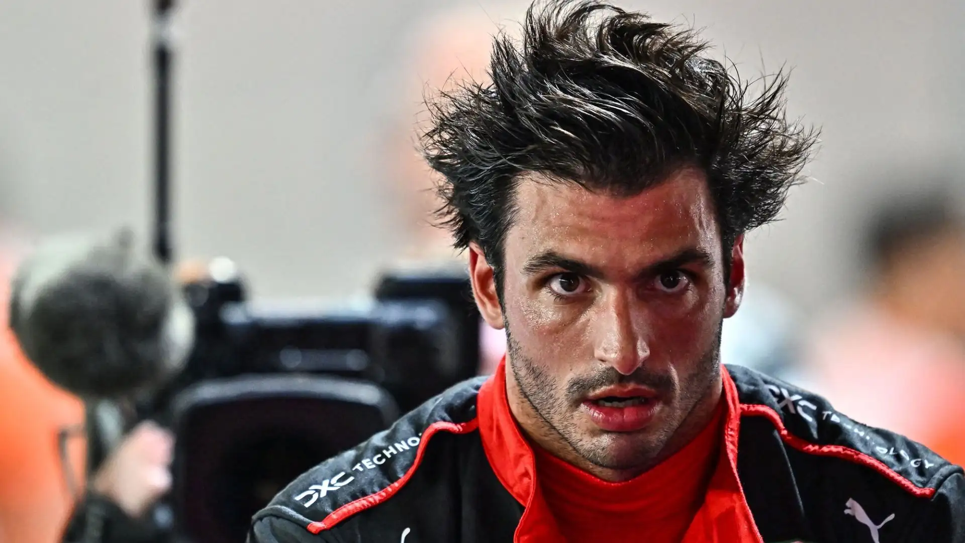 Carlos Sainz: il pilota spagnolo si ritrova senza volante se le voci sono vere, e potrebbe prendere il posto di chi lo ha sostituito in Ferrari
