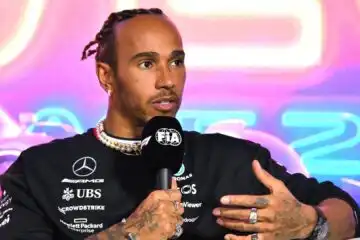 Lewis Hamilton svela un retroscena sull’accordo con la Ferrari