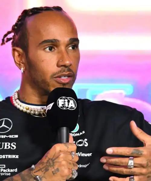 Lewis Hamilton svela un retroscena sull’accordo con la Ferrari