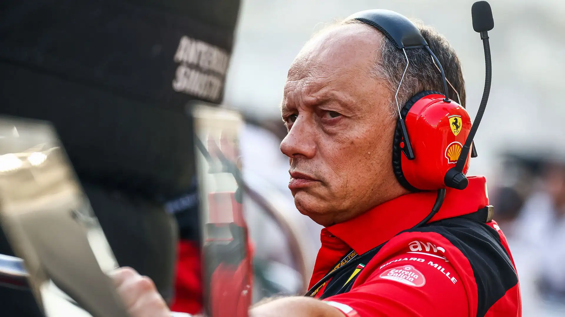 "E' un ambiente spietato e una competizione dura. Io cerco di fare il mio meglio per la Mercedes, lui per la Ferrari"