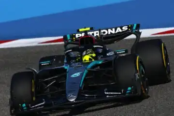 Lewis Hamilton davanti a tutti in Bahrain