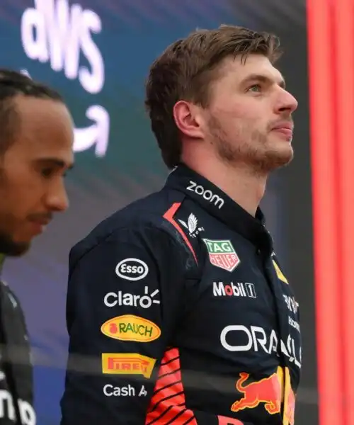 Hamilton-Ferrari: svelata la reazione di Max Verstappen. Foto