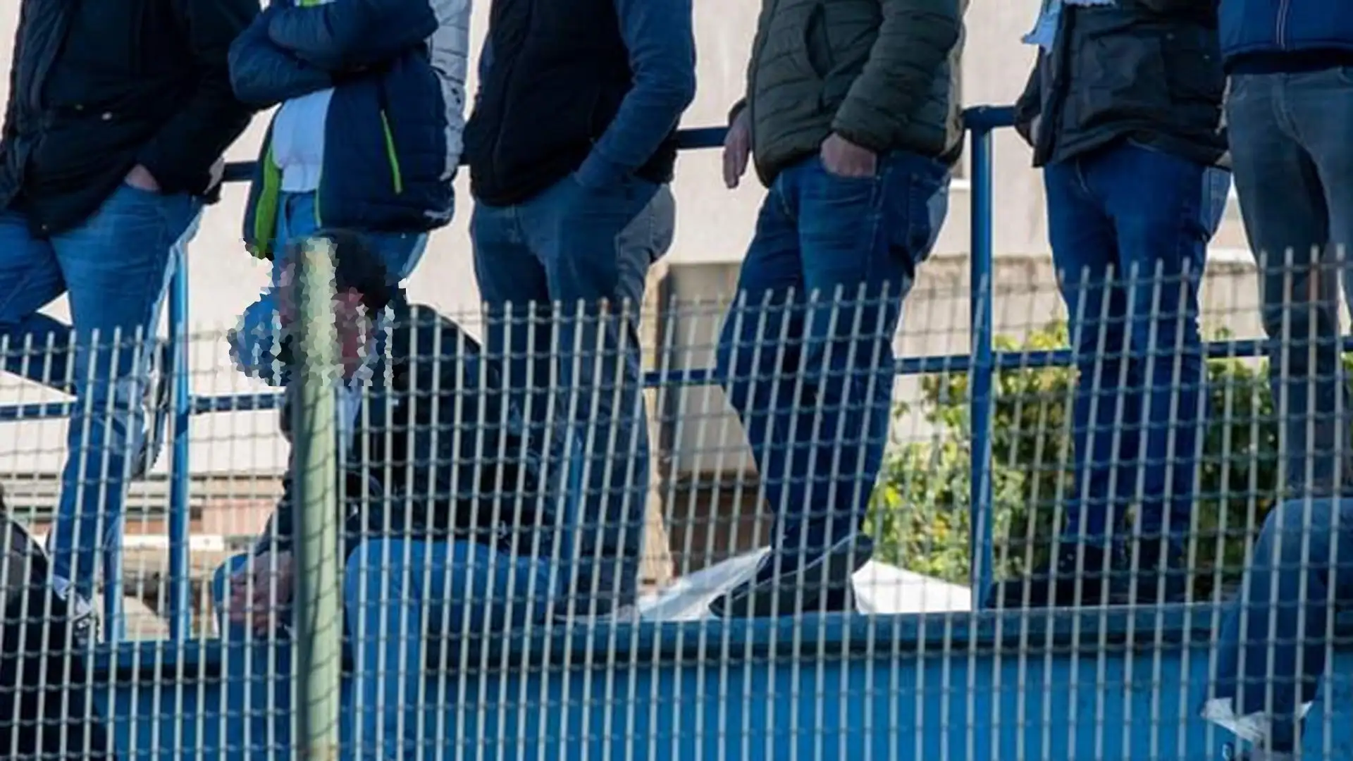 Esultare in maniera smodata ai gol della squadra del figlio
