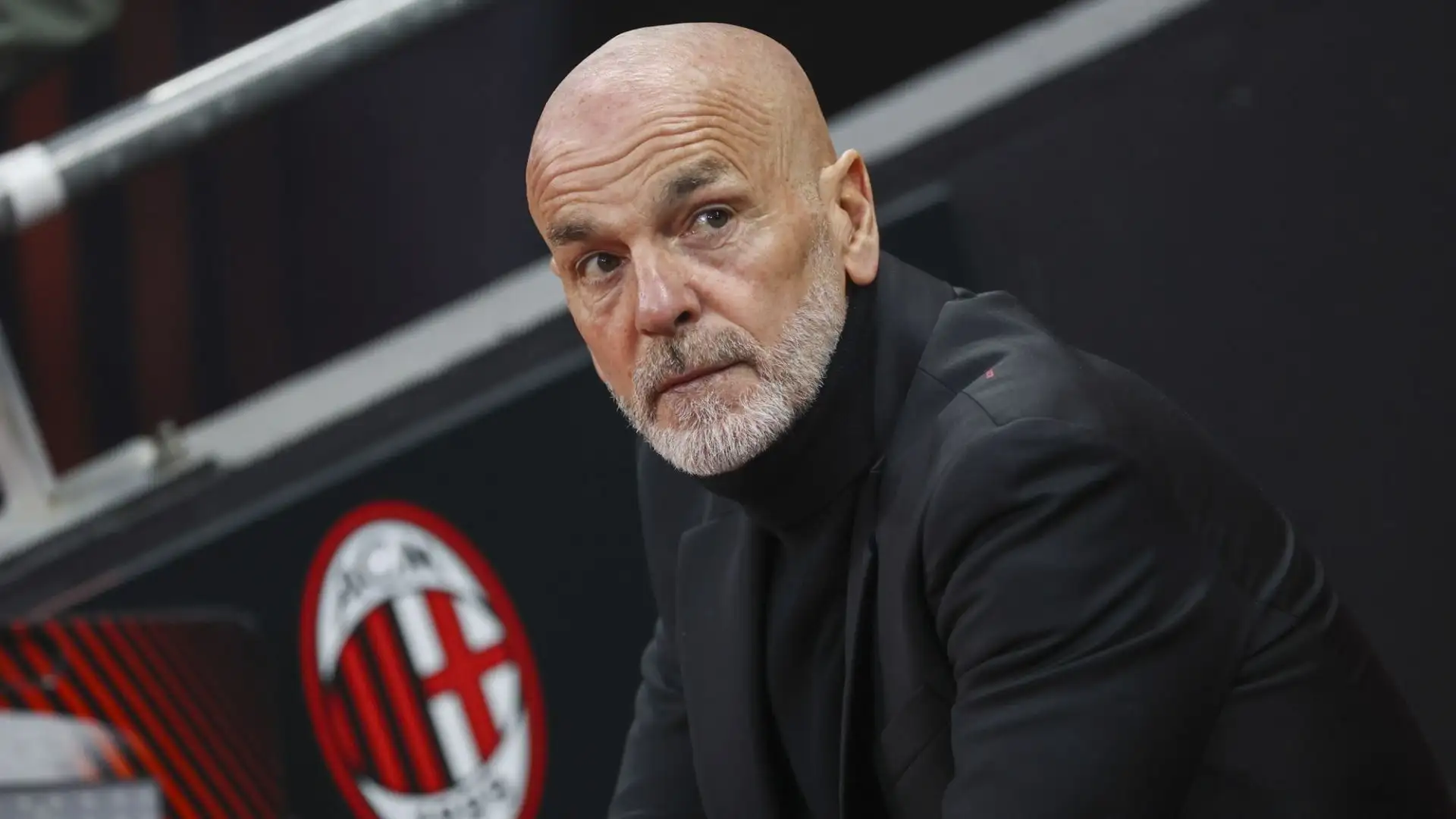 Oltre a Leao, Pioli resta il più bersagliato da parte dei tifosi: la difesa colabrodo inquieta tutti