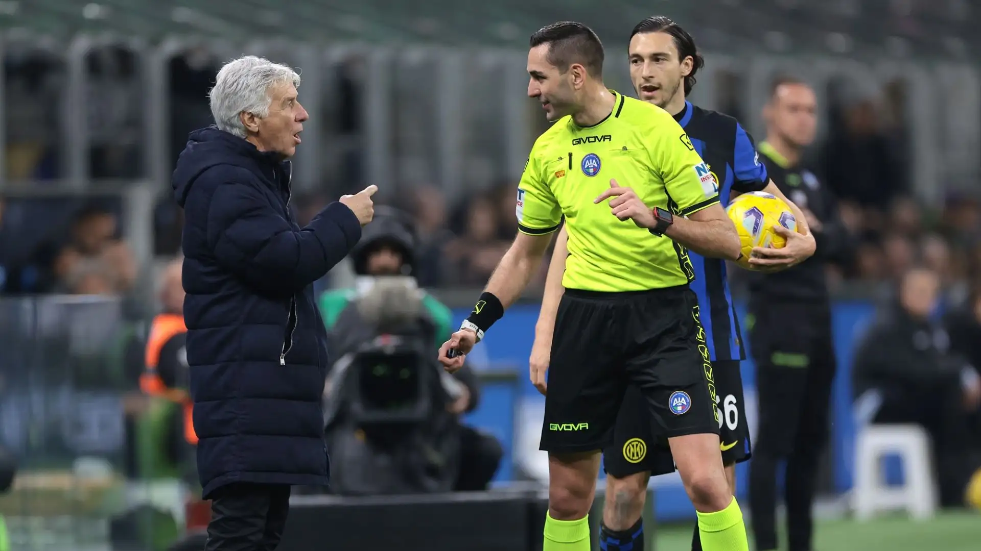 "E il rigore è scandaloso, nessuno allo stadio ha capito. Nessuno l'aveva visto e il guardalinee aveva alzato la bandierina"