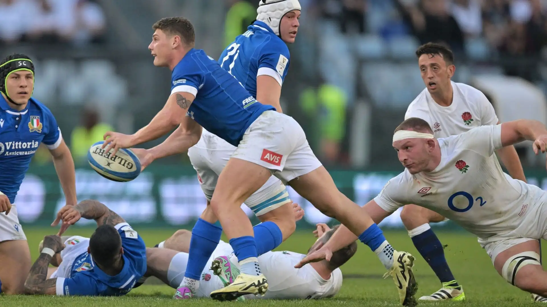 L'Italia è partita a razzo, esaltando il pubblico di Roma: gli Azzurri sono volati sul 10-0 dopo i primi 10' grazie al piazzato di Allan  e alla meta di Garbisi