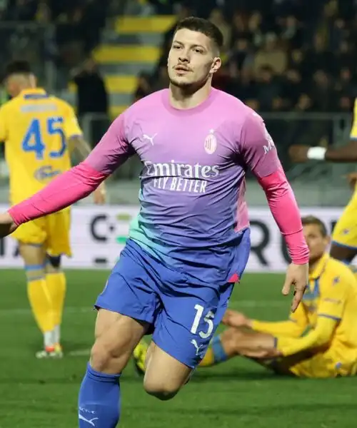 Milan d’assalto, Frosinone rimontato: Jovic fa esultare Pioli