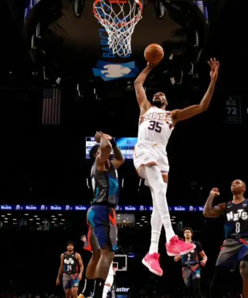 NBA, OKC batte Denver. Kevin Durant trascina Phoenix a Brooklyn