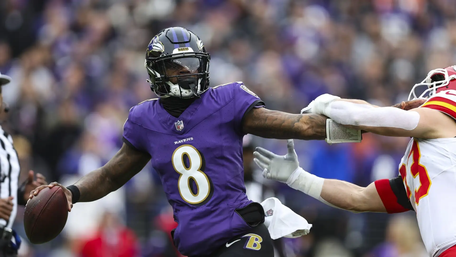 11 Lamar Jackson (NFL): stipendio $80M; sponsorizzazioni  $2.5M. Totale $82.5M