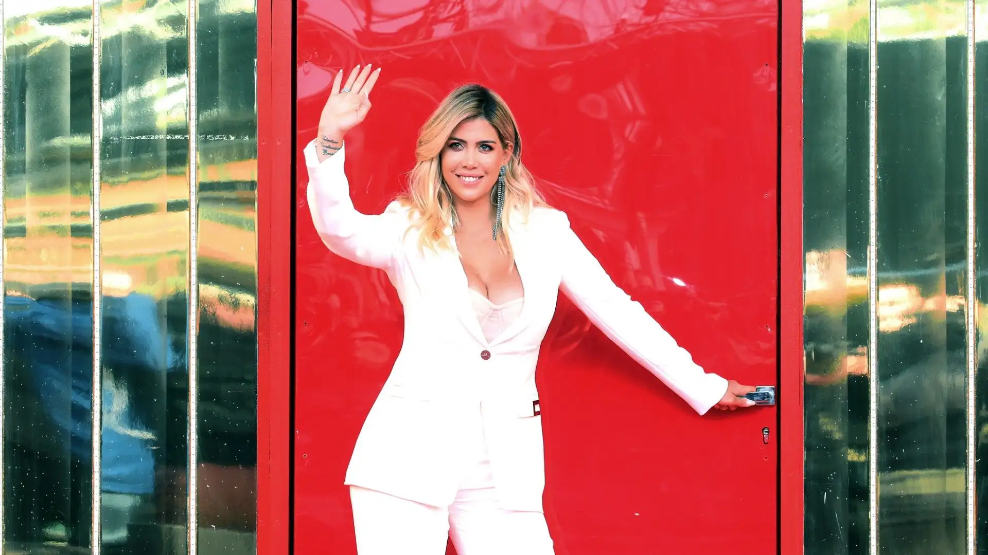 È stata criticata per il suo ruolo di agente di Icardi e per le sue dichiarazioni pubbliche
