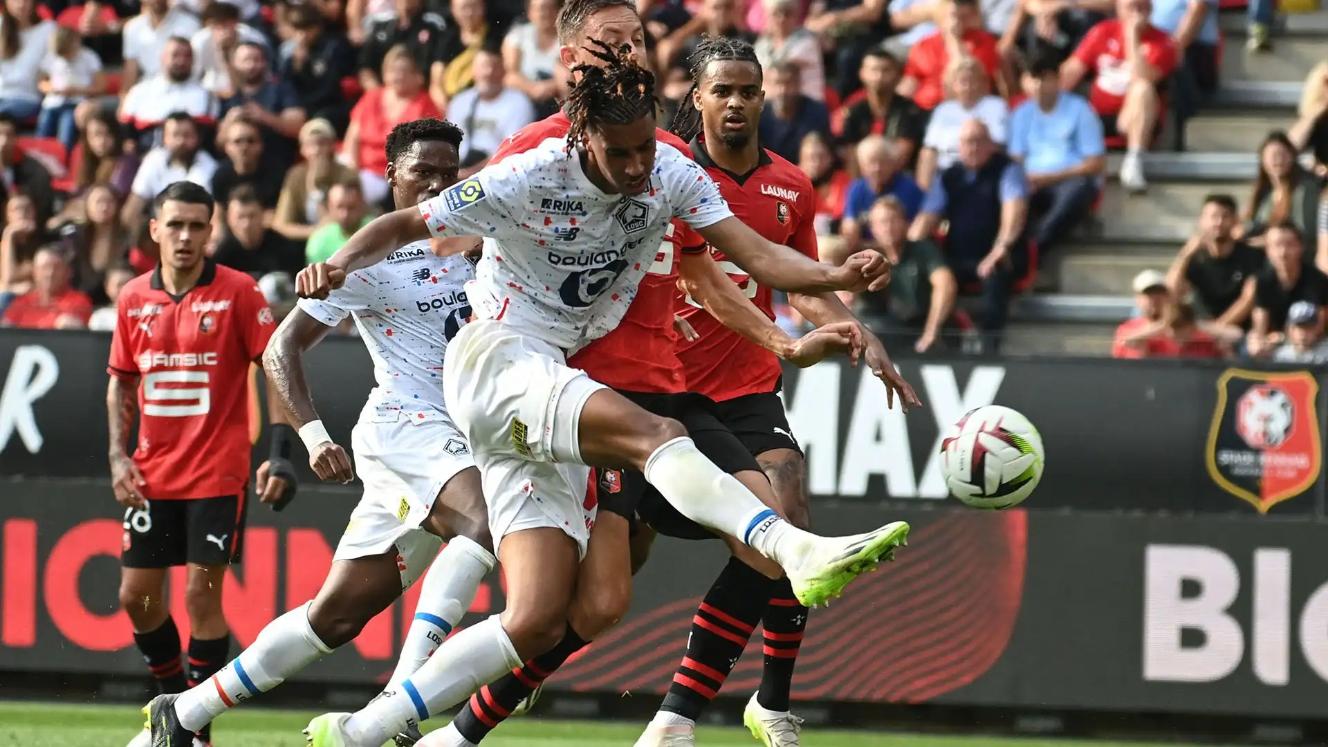 A 18 anni è già titolare fisso: in questa stagione di Ligue 1 ha giocato 20 partite, segnando due gol