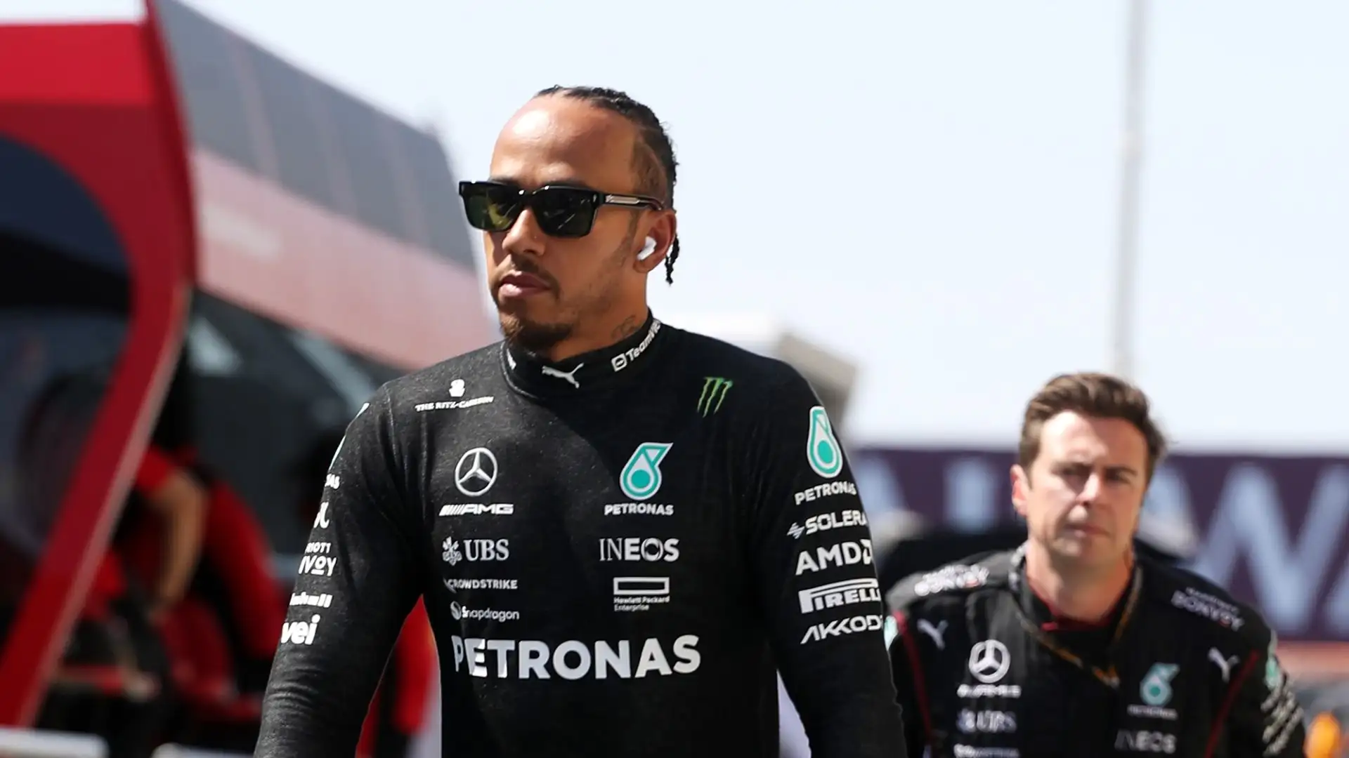 "Mi sento incredibilmente fortunato, ho la possibilità di realizzare un altro sogno d'infanzia: guidare in rosso Ferrari"
