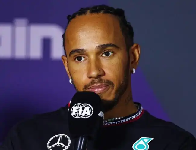 F1, Lewis Hamilton sorride: “Ora sembra una macchina da corsa”