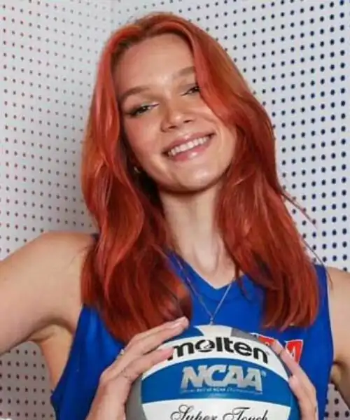 Incredibile esordio per la nuova schiacciatrice russa (e rossa): le foto