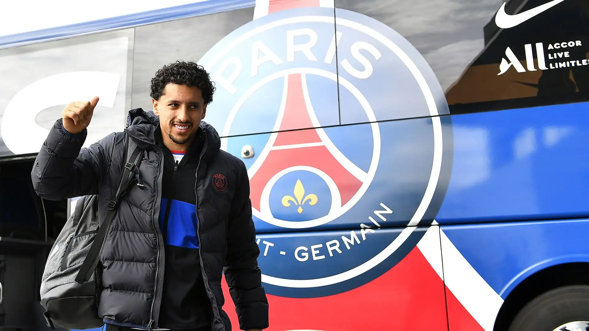 L'addio di Mbappé porterà ad una rivoluzione nella rosa dei parigini, e anche il centrale verdeoro potrebbe decidere di cambiare aria