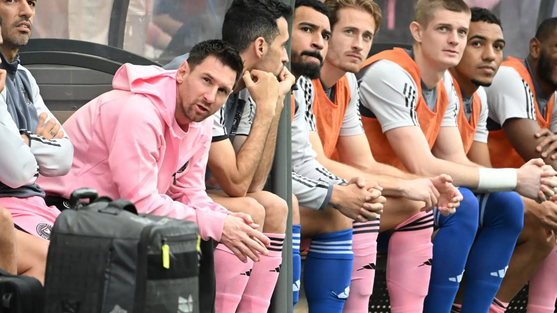 Messi è stato aspramente criticato anche dalla stampa di Hong Kong per il suo atteggiamento freddo e distaccato