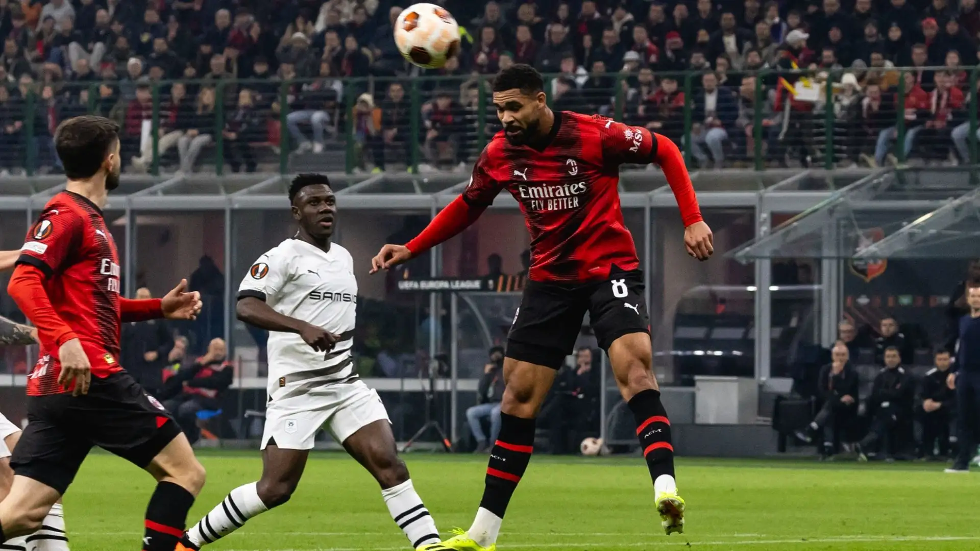 Il giocatore è valutato intorno ai 30 milioni, e un'offerta importante potrebbe spingere il Milan a cederlo