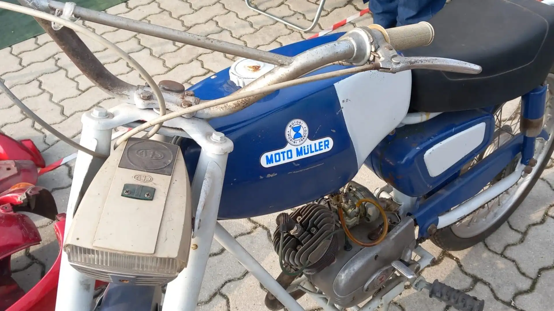 Bruno Muller fonda la Moto Muller nel 1949 a Bologna: nasce un'azienda artigianale che segnerà il motocross italiano.