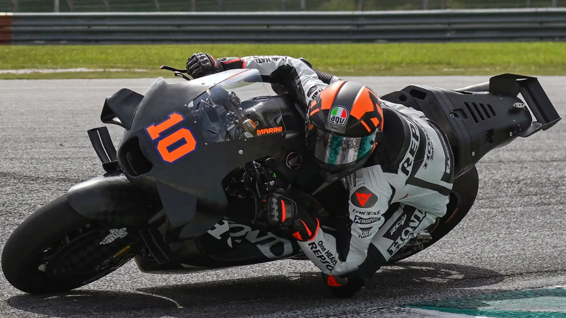 Luca Marini ha sostituito Marc Marquez alla Honda: il fratello di Valentino Rossi riuscirà a risolvere i problemi del team giapponese?