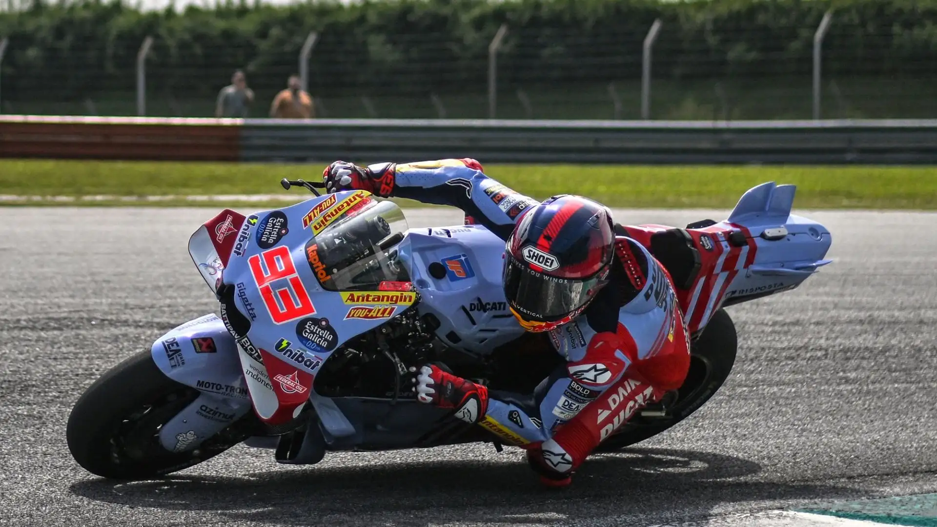 C'è tanta curiosità per Marc Marquez, ai primi veri giri di pista con la Ducati del team Gresini. L'otto volte campione del mondo punta al riscatto dopo anni difficili