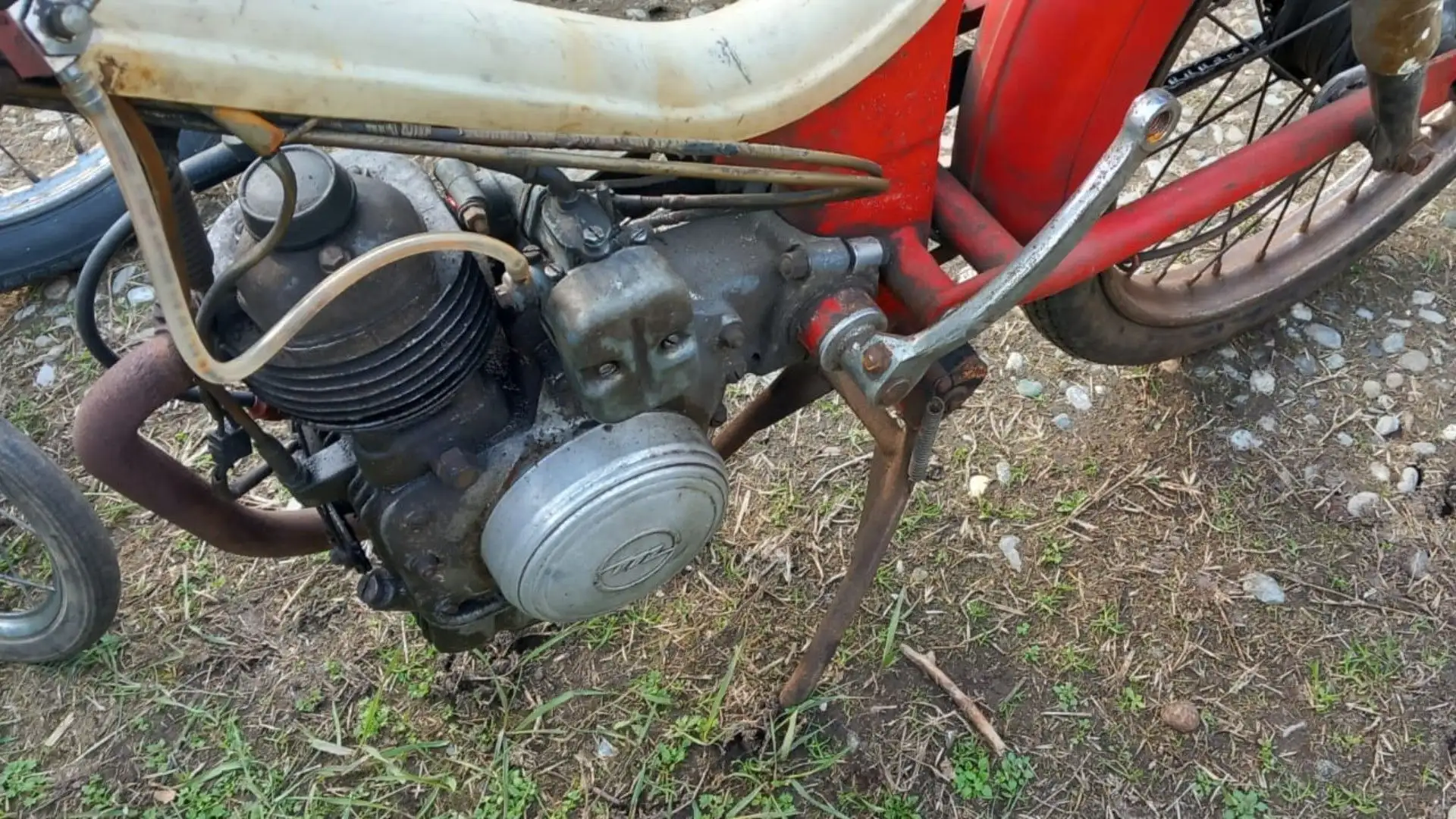 Battista Falchetto, celebre ingegnere del campo automobilistico, progettò un robustissimo telaio a X in lamiera stampata