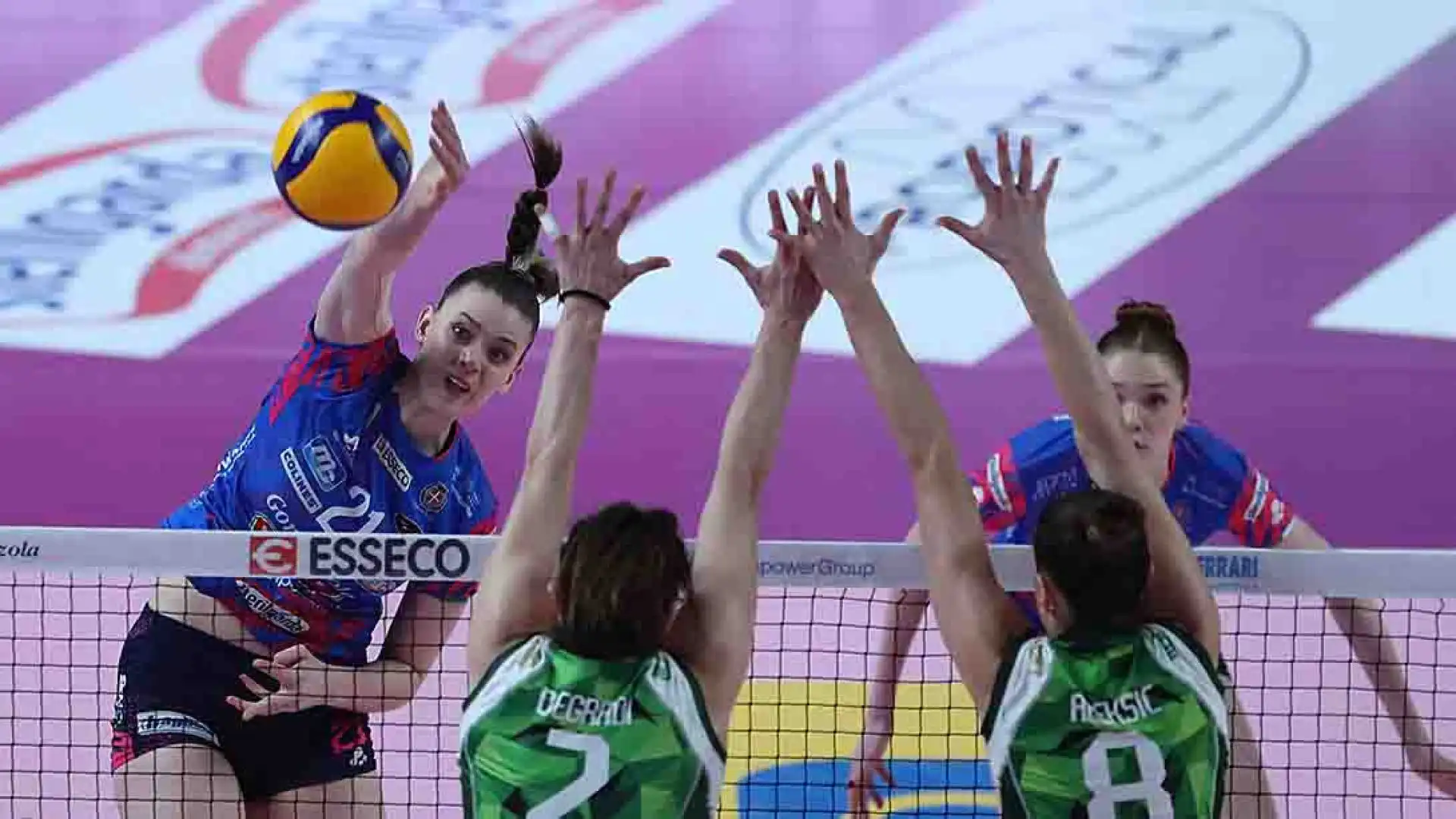 Vittoria in rimonta per la Igor Volley di Lorenzo Bernardi.