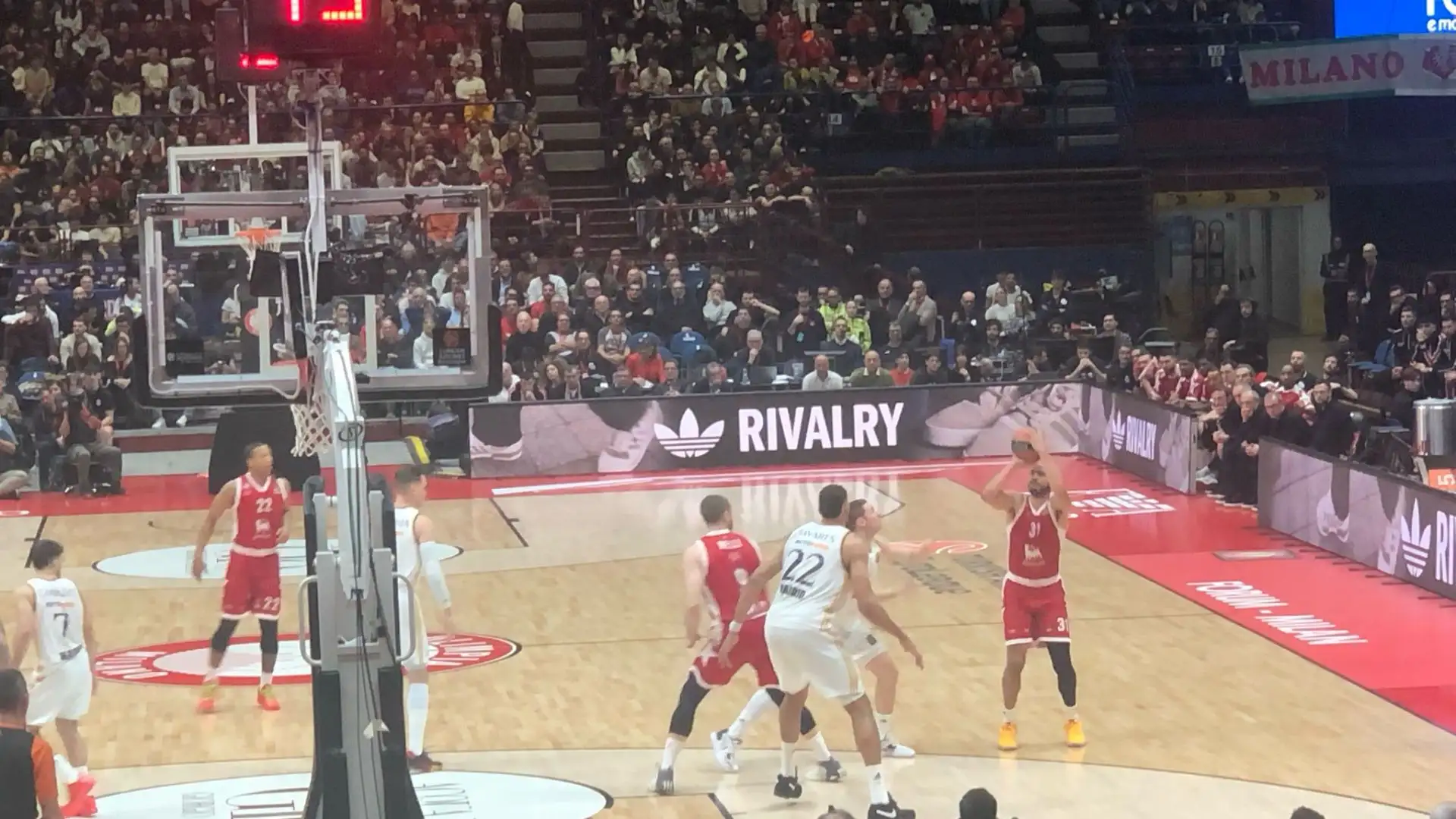 Mirotic a suon di triple è stato il migliore in campo.