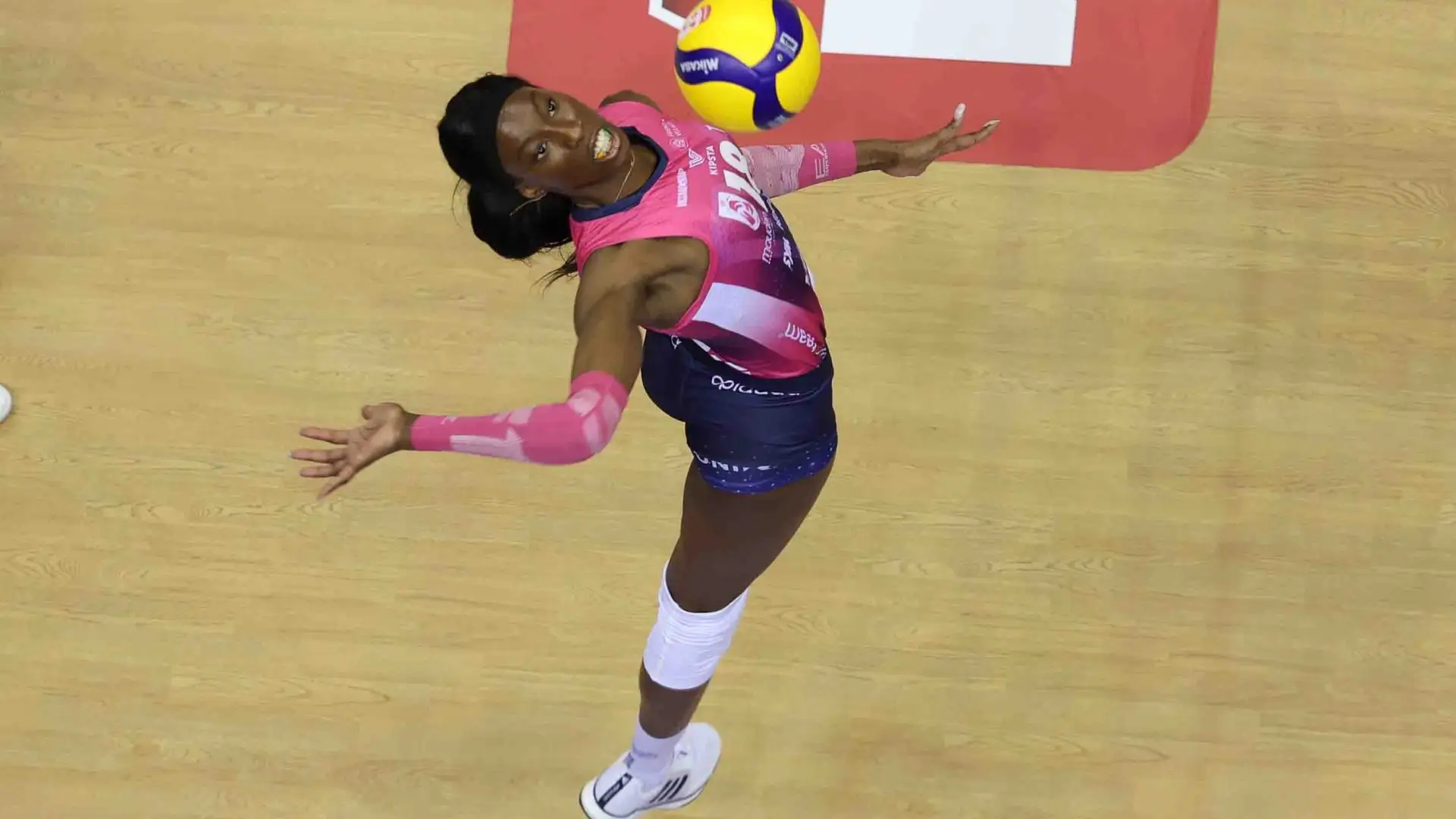 Egonu nel tie-break ha anche commesso un'invasione sanguinosa.