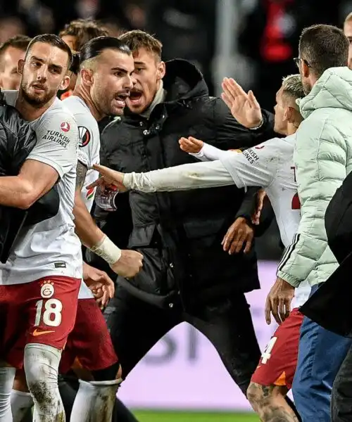 Rissa in campo: succede di tutto dopo la partita. Foto