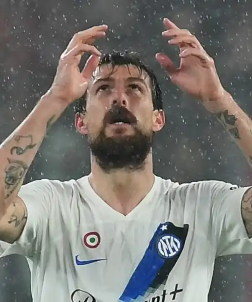 Roma-Inter, Acerbi nella bufera dopo il brutto gesto: le foto
