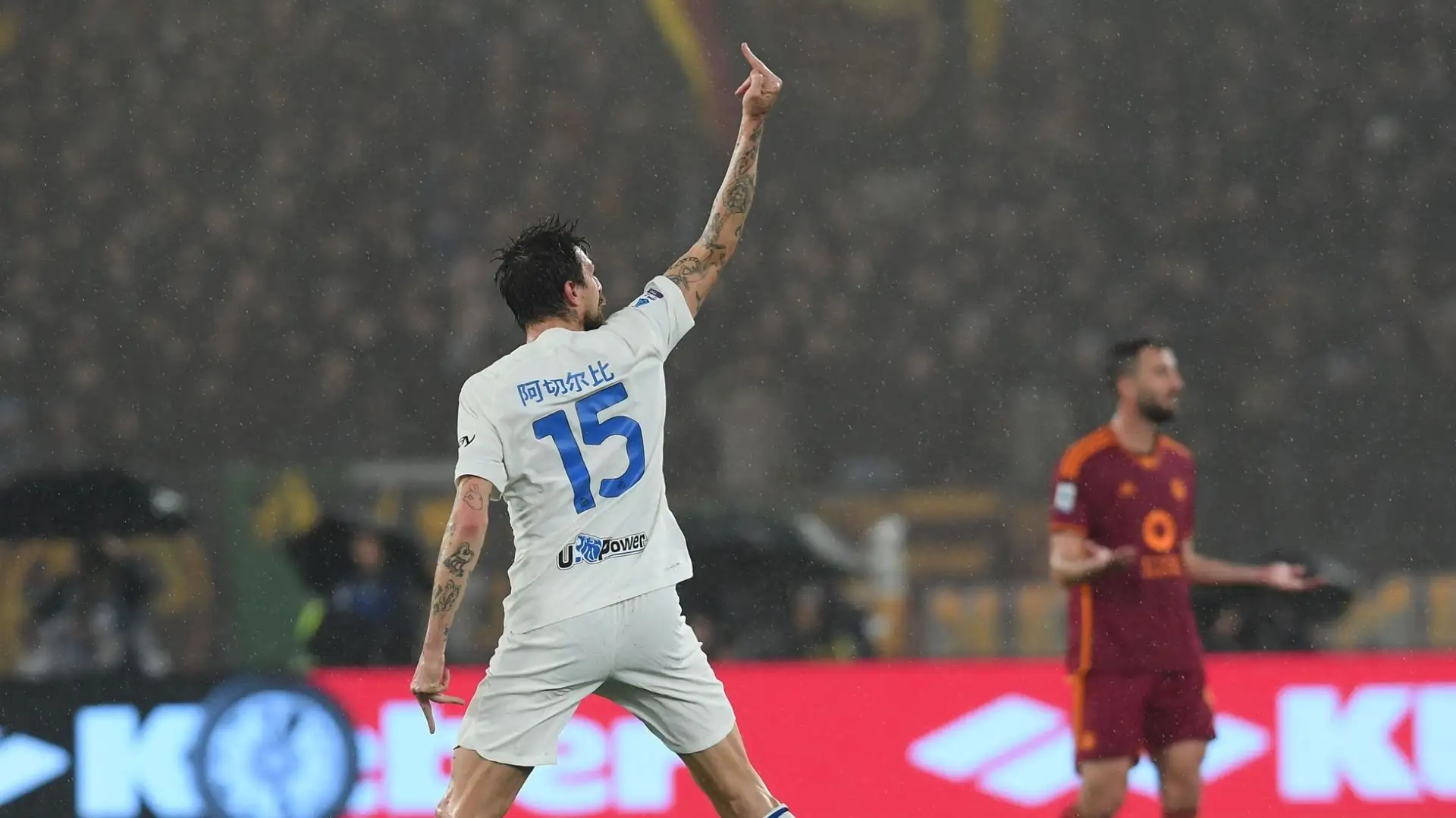 Proprio dopo il gol dell'1-0, Acerbi si è reso protagonista di un brutto gesto