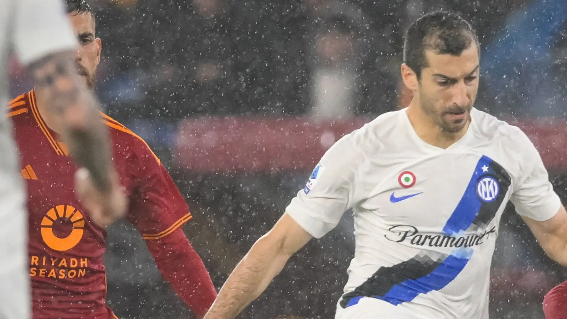 Mkhitaryan 6: le condizioni del terreno di gioco non lo aiutano