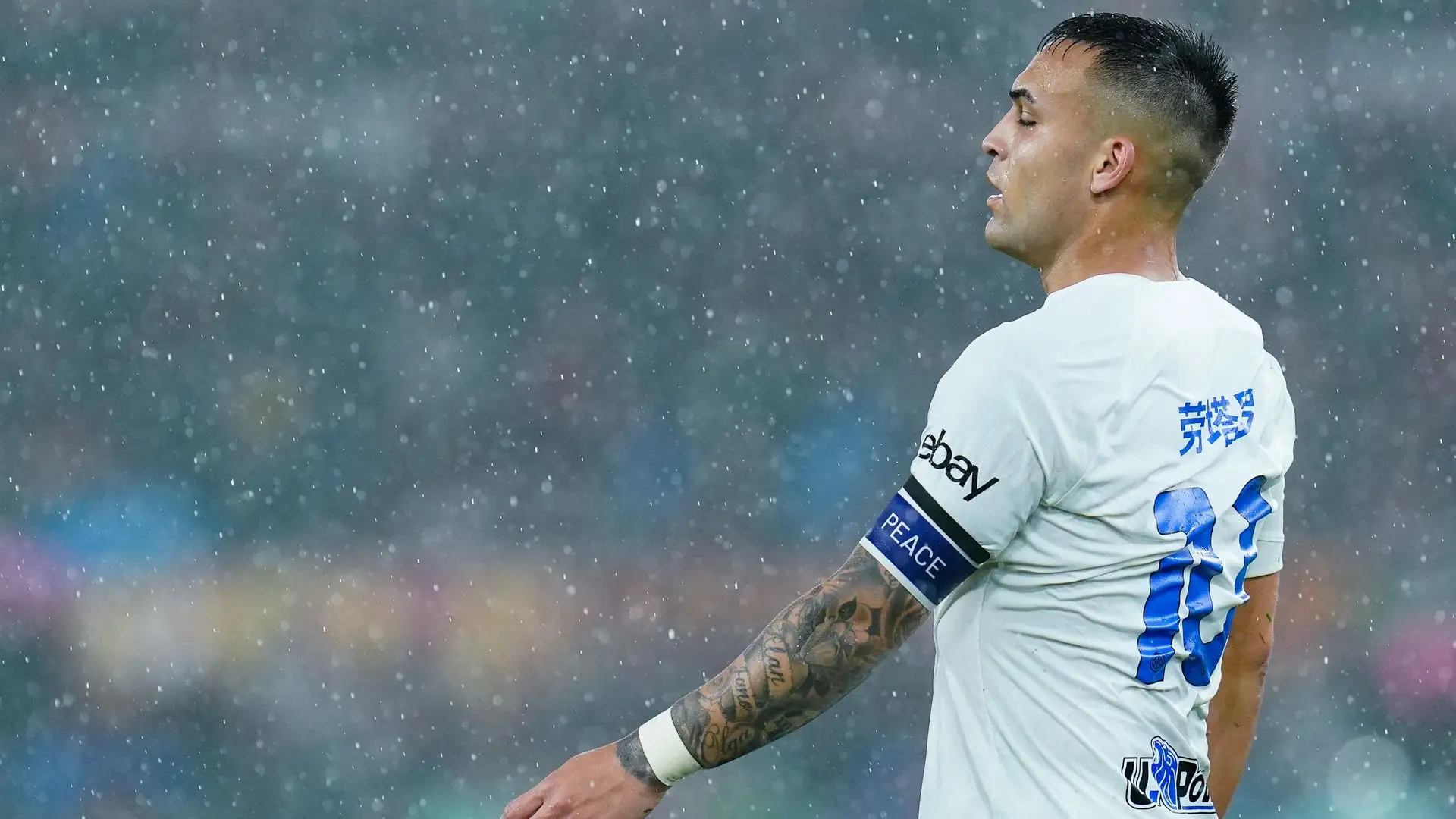 Lautaro Martinez 6: combatte ma per una volta non punge