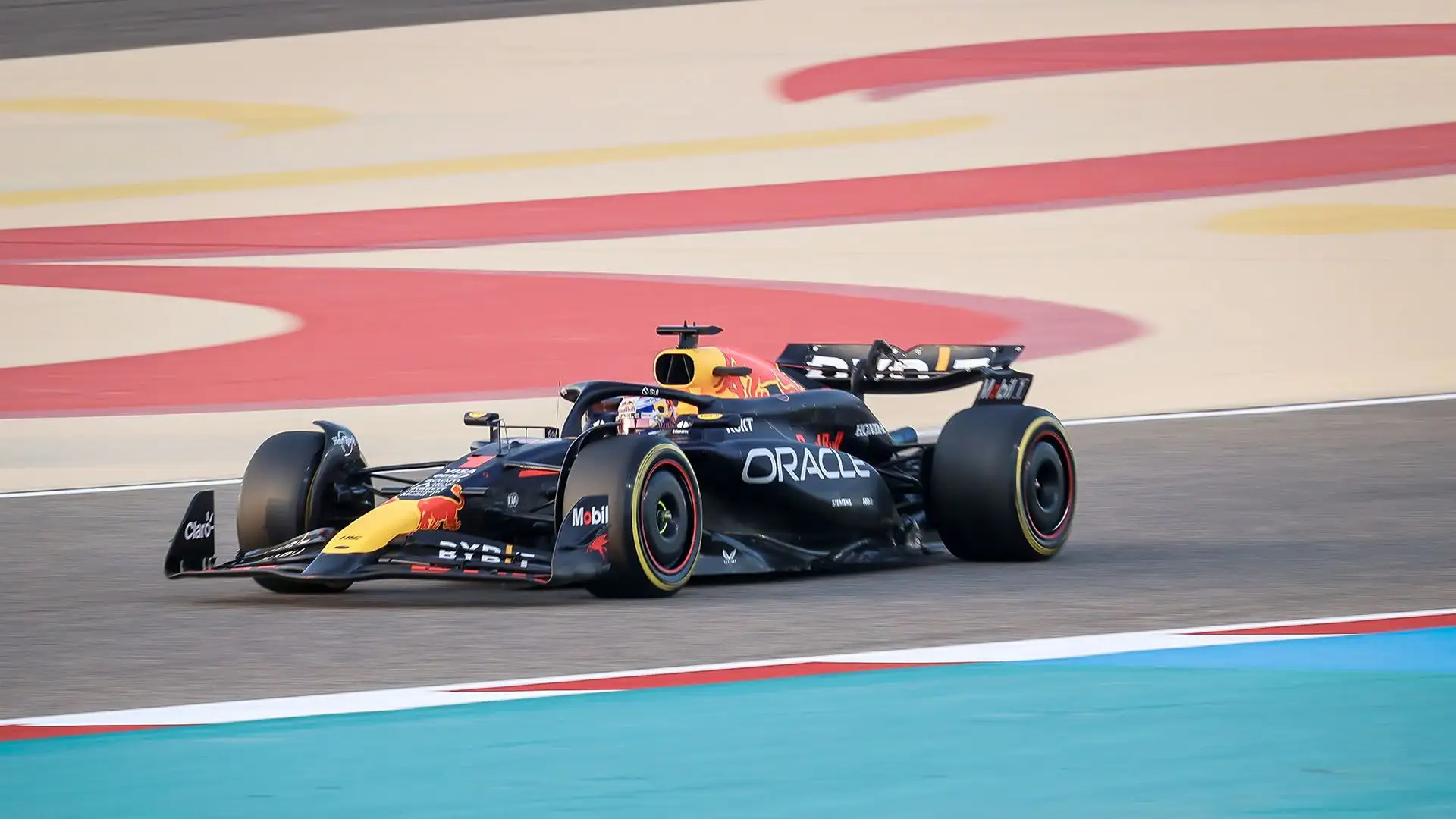 "So che, ovviamente, i fan che guardano dal divano vorrebbero che qualcuno che sfidasse la Red Bull quest’anno. Ma bisogna ammirare quello che fanno"