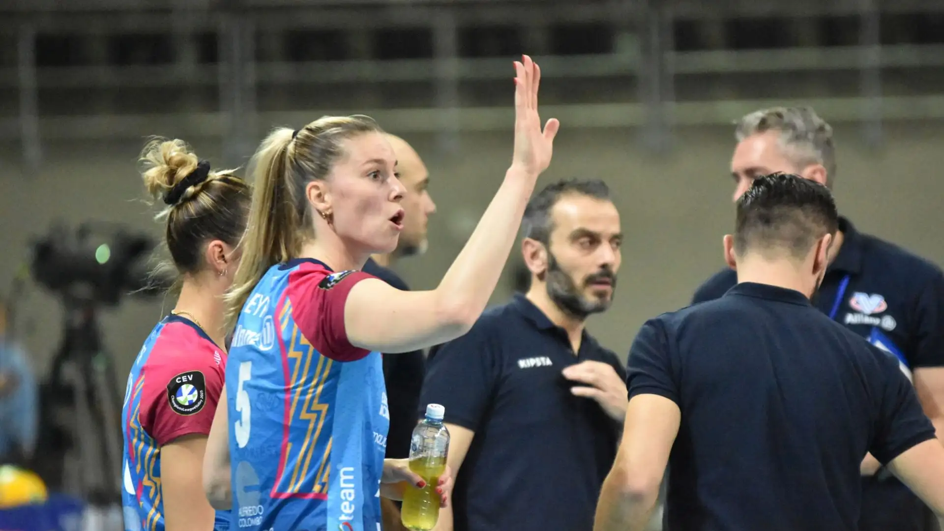 Heyrman e compagne hanno dominato tre set su quattro, a suon di muri.