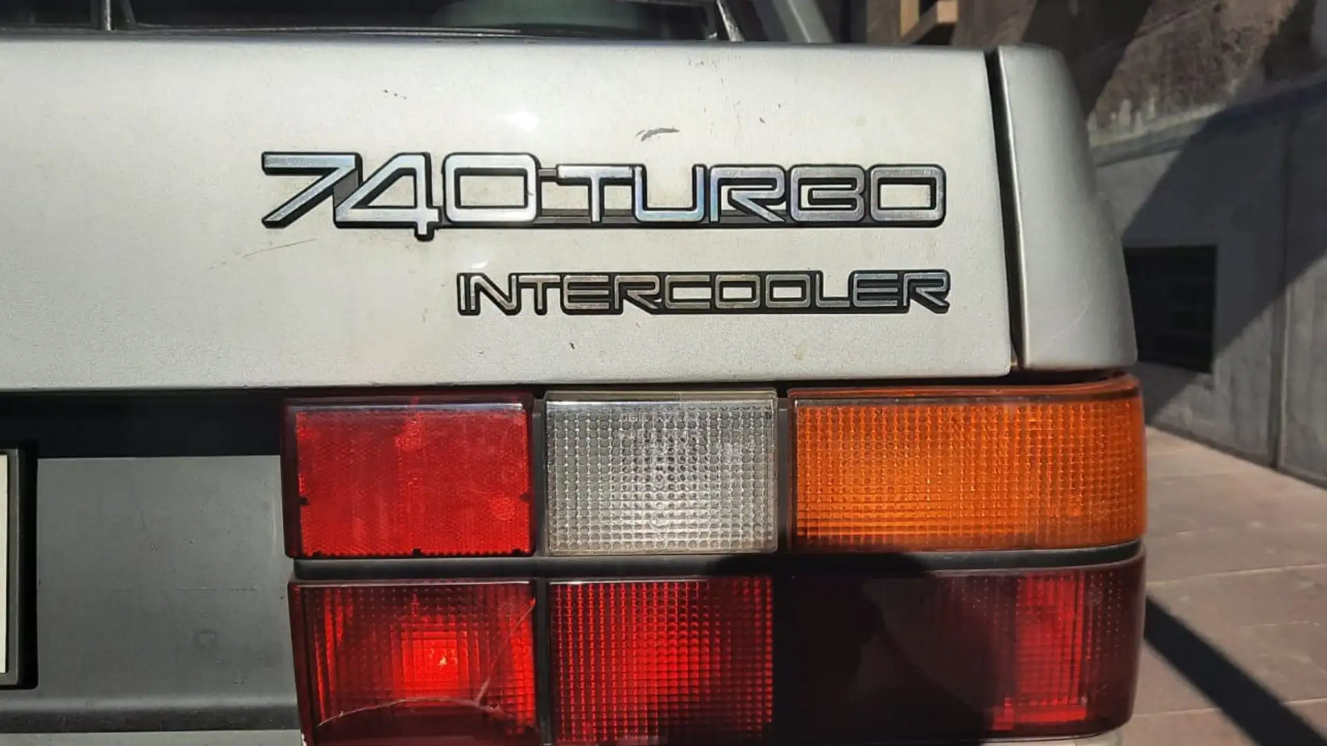 Anche la tecnologia delle vecchie auto ha il suo fascino, con soluzioni meccaniche affascinanti
