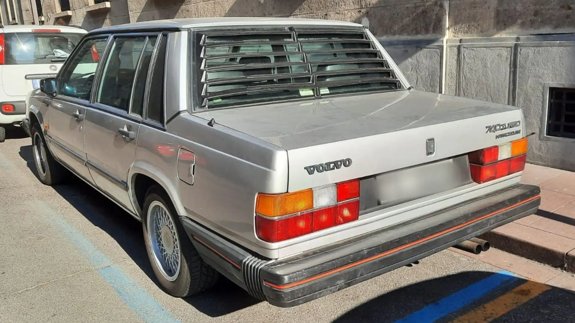 Abbastanza raro vedere ancora circolare automobili del genere