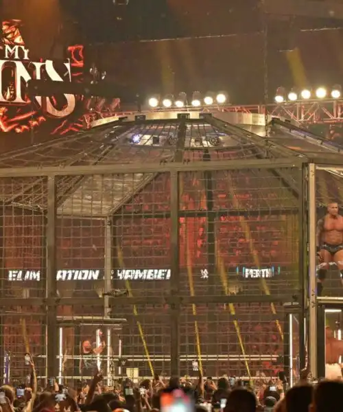 Wrestling nella gabbia d’acciaio, è successo di tutto: le foto