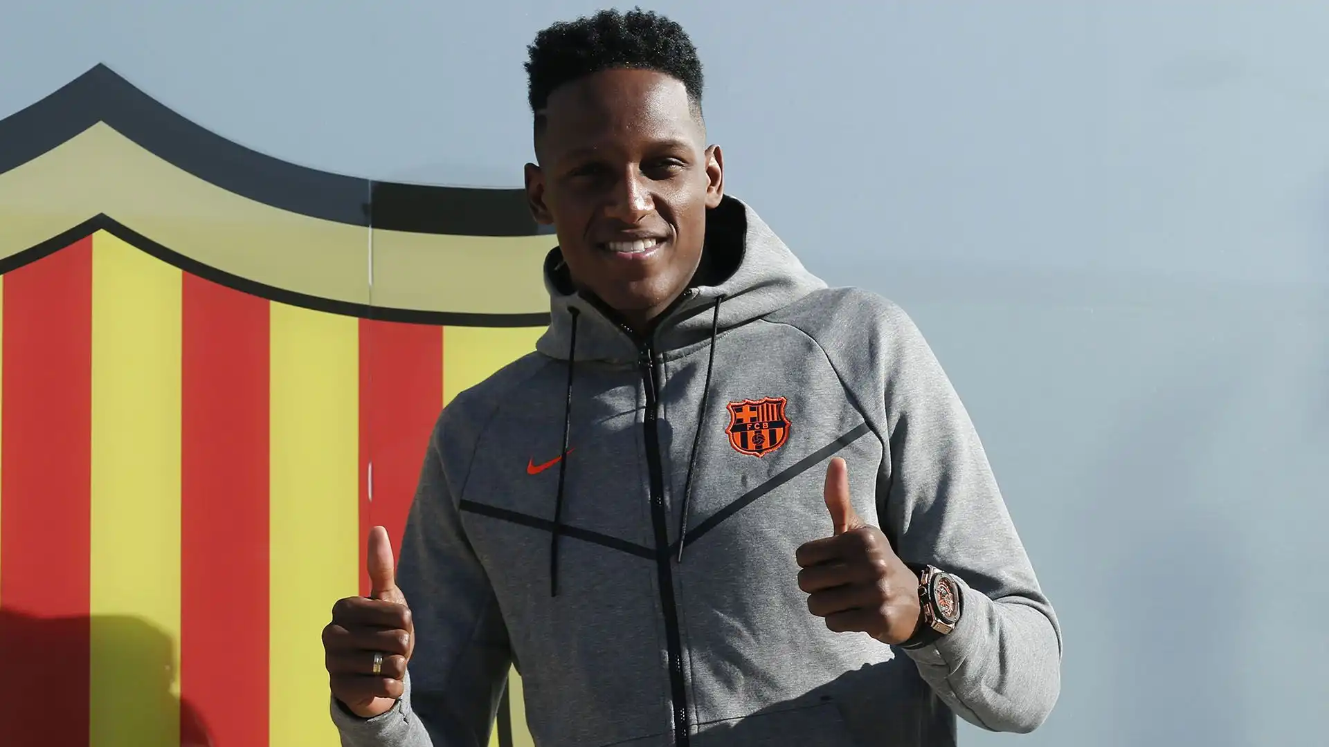 6 anni fa giocava al Barcellona, ora riparte dal Cagliari: le foto
