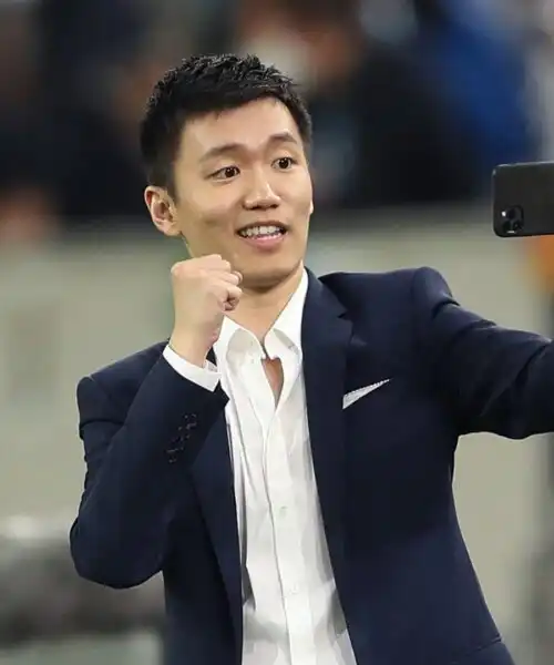 Inter, Steven Zhang festeggia ma il tempo stringe