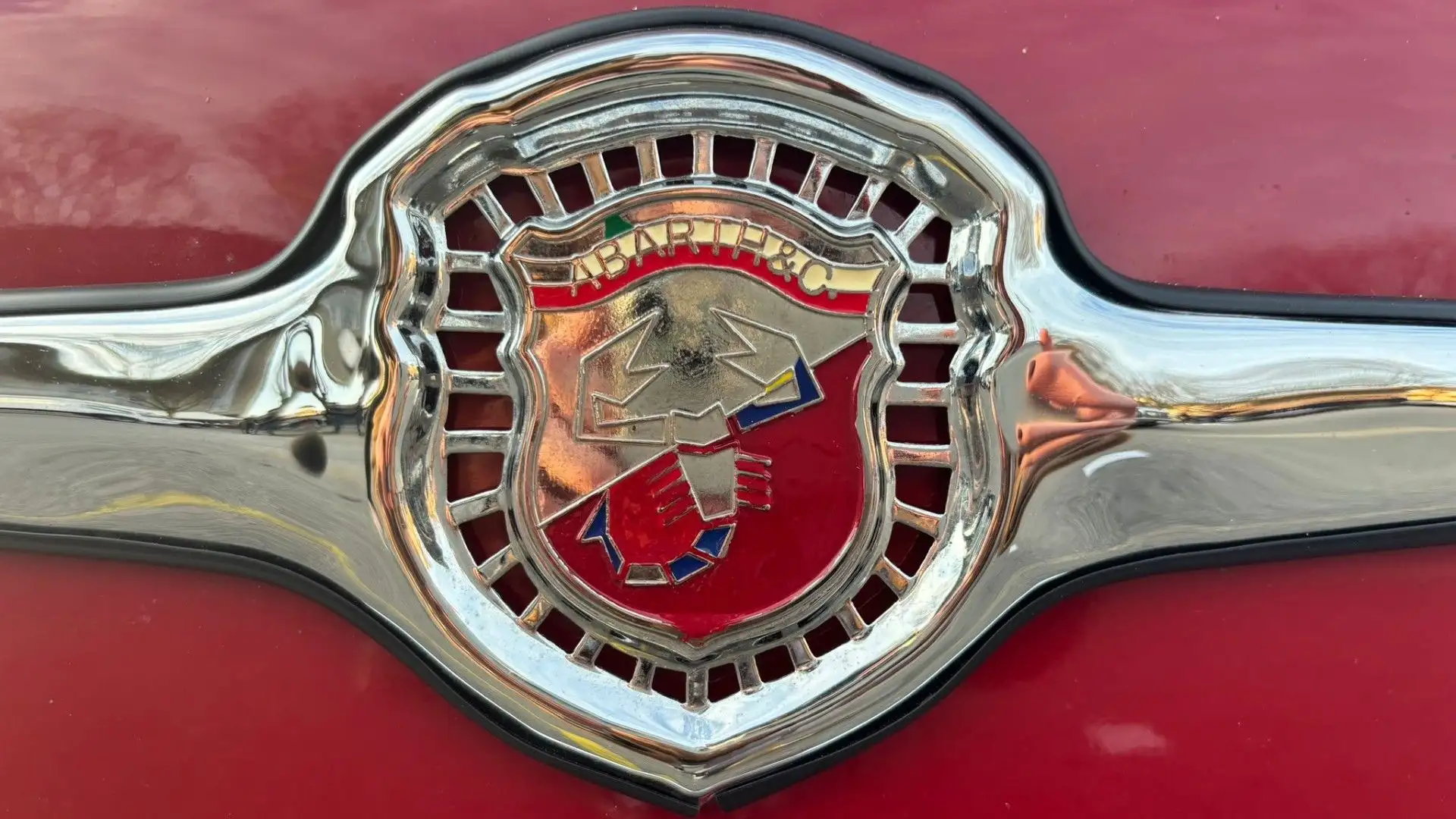 Una 500 Abarth con carrozzeria aerodinamica, progettata da Pininfarina, stabilì 28 record di velocità