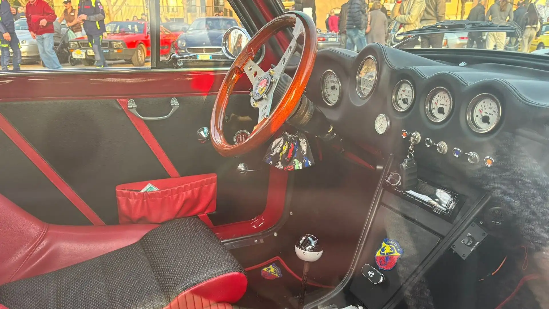 Elegantissimi anche gli interni di questo modello perfettamente conservato