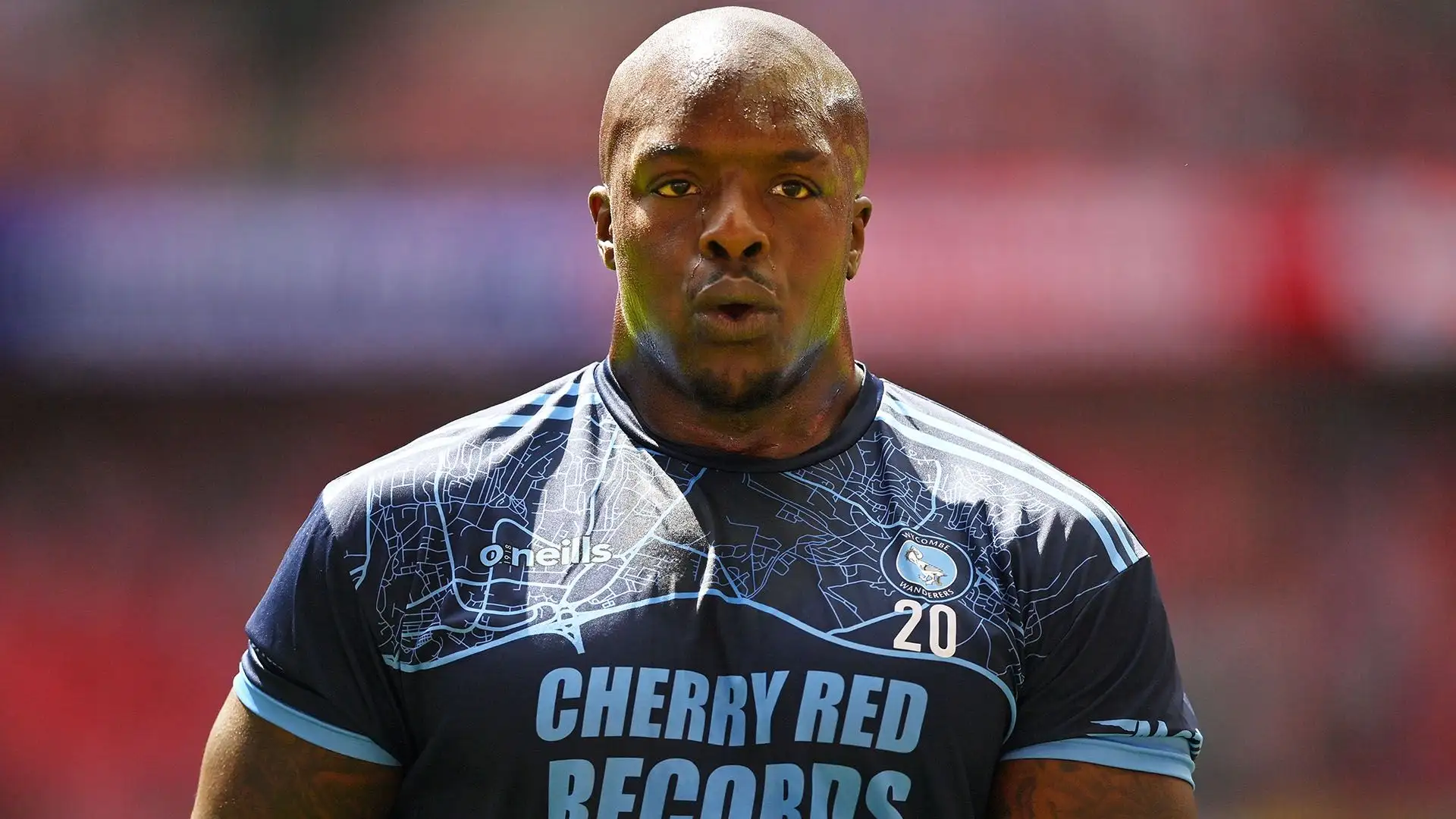Adebayo Akinfenwa è forse il calciatore più muscoloso del mondo
