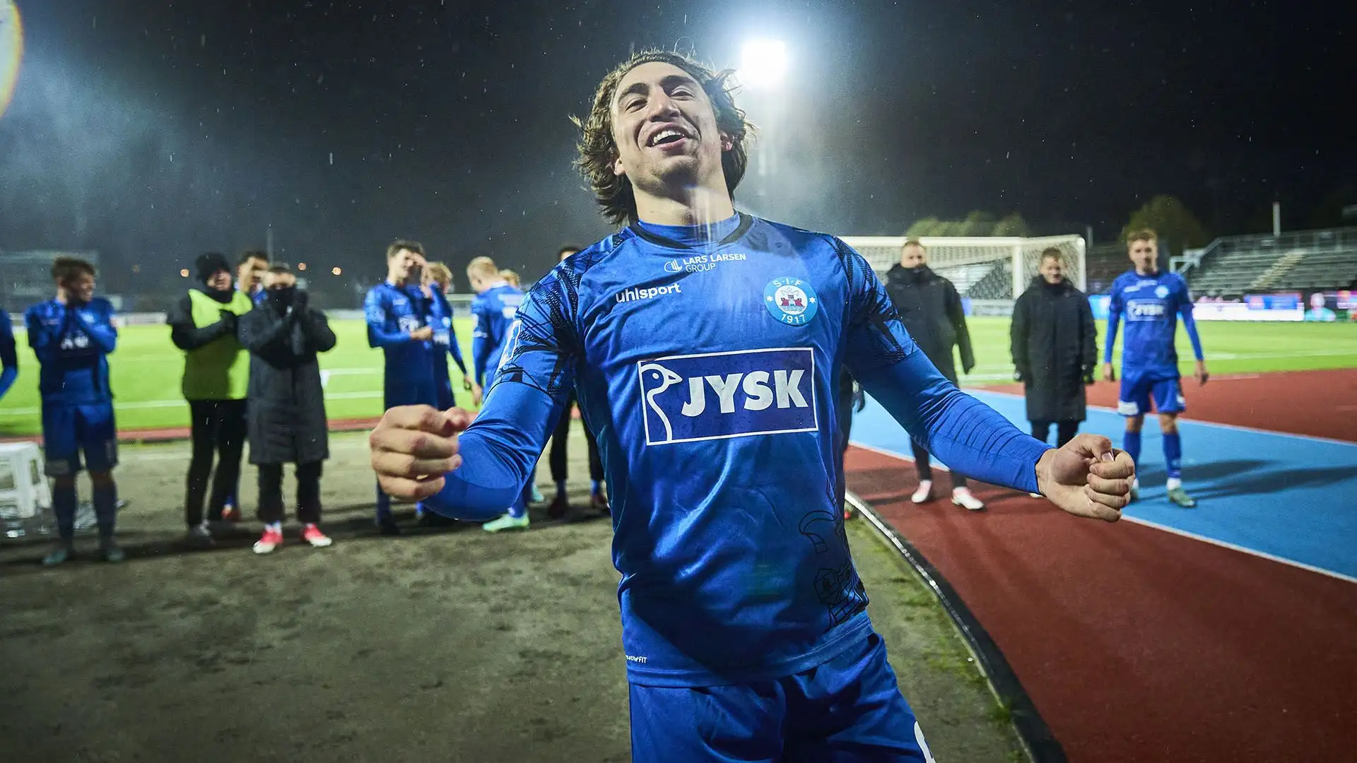Ha giocato nelle nazionali giovanili danesi, dall'Under 16 all'Under 21