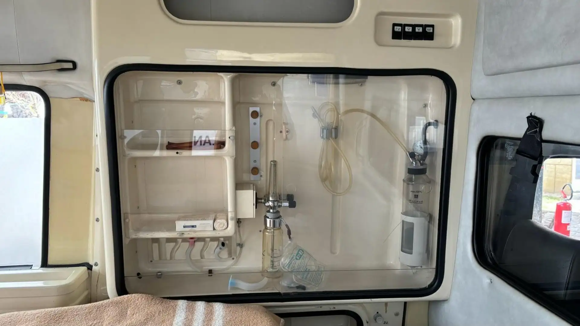 Dentro l'allestimento è rimasto intatto