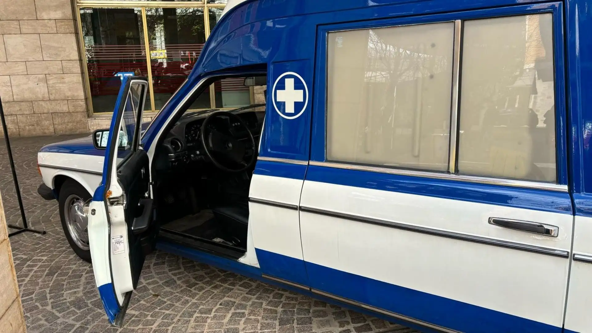 Gli operatori della Croce Bianca di Milano lo curano molto per mostrarlo durante le manifestazioni