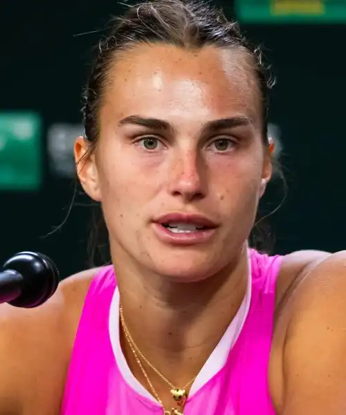 Aryna Sabalenka perde e si sfoga in conferenza stampa: foto